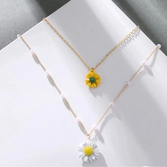 Double Layered Pearl Chain Necklace with Daisy Flowers Bohemian - Picture 2 of 8